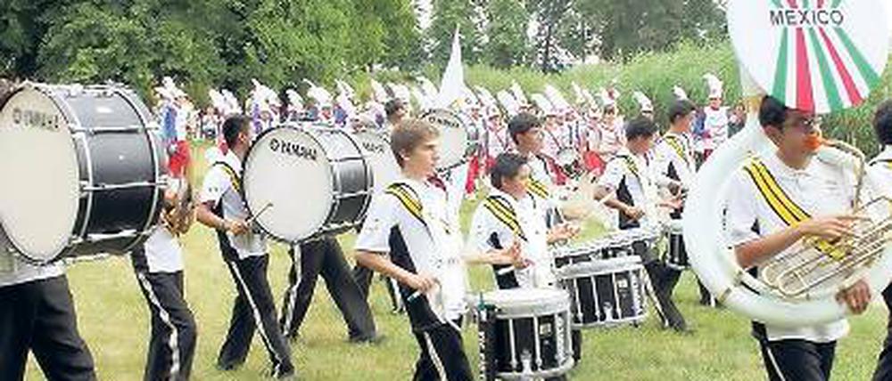 Viel Bewegung: Junge Musiker aus Polen und Mexiko in Petzow.