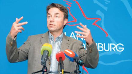 Minister für Arbeit. Arbeitsminister Günter Baaske (SPD) will Arbeit schaffen.