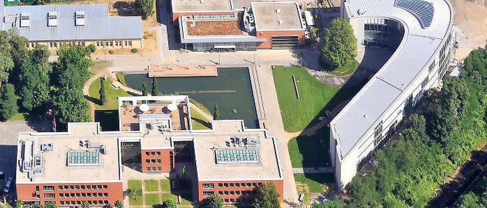 Im Bogen. Der neue HPI-Bau schließt den Campus in Richtung Berlin ab.