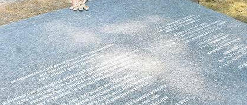 Geschichte in Stein gemeißelt: Der Künstler Makoto Fujiwara gestaltet den Gedenkort.