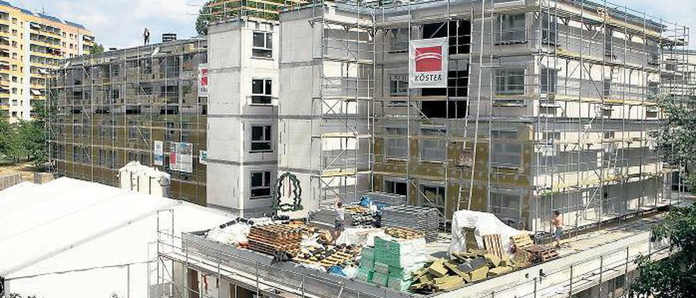 Wohnen für Senioren: Die Seniorenresidenz der Procurand, nach eigenen Angaben der größte private Träger von Senioreneinrichtungen im Land Brandenburg, soll im Frühjahr 2011 eröffnet werden. Der Rohbau ist bereits fertig.