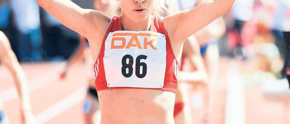 Glücklich im Ziel. Diana Sujew aus Potsdam wurde gestern in Braunschweig erstmals 1500-Meter-Meisterin der Frauen.