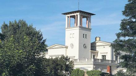 Hochschule. Die Villa Henckel wird künftig Lernort von knapp 300 Studenten. Die Business School Potsdam, die Studenten der insolventen privaten Hochschule UMC aufgefangen hat, verlegt ihren Sitz in die Villa mit historischer Gartenanlage.