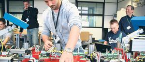 Mangelware mit Qualitätsschwankungen. Immer mehr Unternehmen in Brandenburg finden keine geeigneten Bewerber mehr für ihre Lehrstellen. Zum einen sinkt die Zahl der Schulabgänger, zum anderen sind die Bewerber immer schlechter vorbereitet.