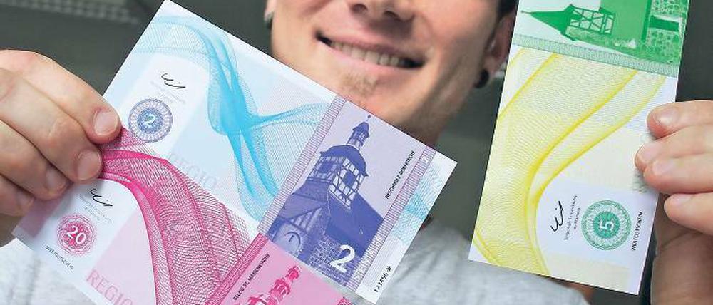 Der Regio. Mit der Regionalwährung, zu der auch die Potsdamer Havelblüte gehört, kann künftig auch in Belzig und Sachsen-Anhalt bezahlt werden.