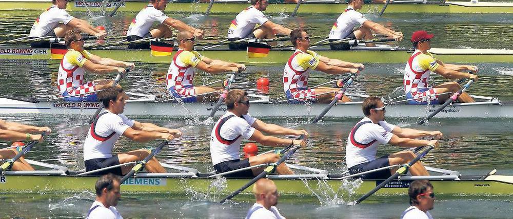 Zweite in Luzern. Kroatiens Doppelvierer (vorn) überholte noch Deutschland (dahinter) mit Hans Gruhne (links).