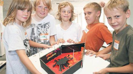 Spinne zum Sitzen. Die Kinder wünschen sich eine Gruselecke.