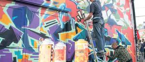 Legale Graffiti-Kunst. Neben Workshops für Graffiti-Anfänger gibt es während der Ferien auch Aktionen zum legalen Sprayen.