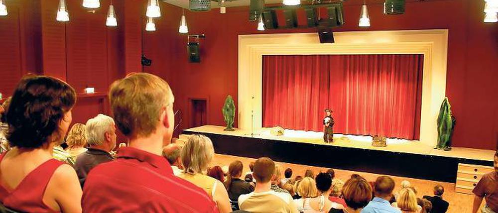 Theatersaal. Vorhang auf für den neuen Betreiber des Treffpunktes.