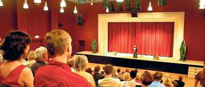 Theatersaal. Vorhang auf für den neuen Betreiber des Treffpunktes.
