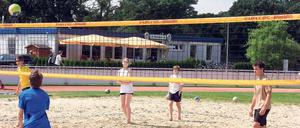 Neuer Platz und altes Heim Ab unter die Dusche heißt es für die meisten Sportler in Stahnsdorf erst, wenn sie schon zu Hause sind. Im Vereinsheim ist kaum Platz.