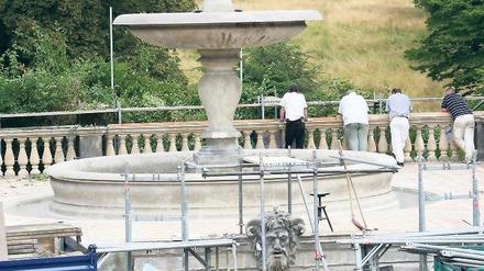 Hüllenlos: Vor wenigen Tagen wurde der Rossebrunnen sein Baugerüst los.