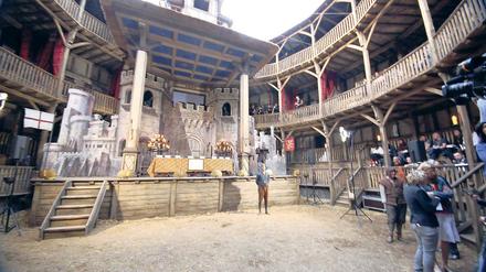 Wiederverwertung. Der Nachbau von Shakespeares Theater, den Roland Emmerich für Anonymous in Babelsberg fertigen ließ, könnte bald auf dem Schlossplatz stehen.