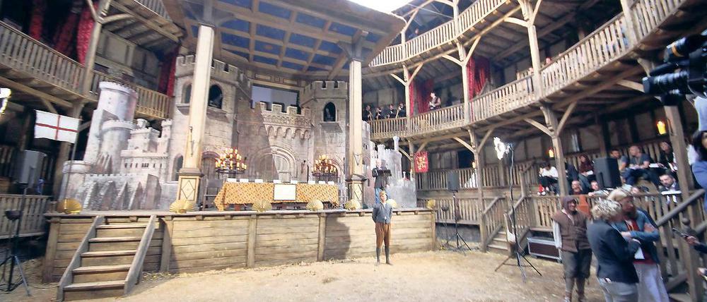 Wiederverwertung. Der Nachbau von Shakespeares Theater, den Roland Emmerich für Anonymous in Babelsberg fertigen ließ, könnte bald auf dem Schlossplatz stehen.