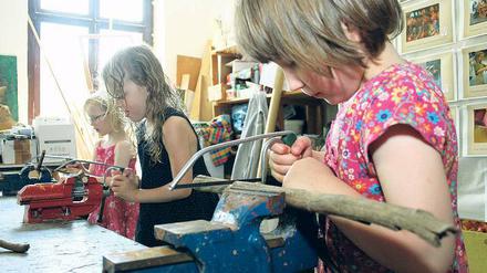 Hämmern, schrauben, sägen. Kreative Arbeit mit Wissensvermittlung bietet die Zwergenwerkstatt ab Herbst für Kita-Kinder in fünf Einrichtungen an. Die Projekte sollen, wenn die Finanzierung steht, allen Potsdamer Kitas angeboten werden.