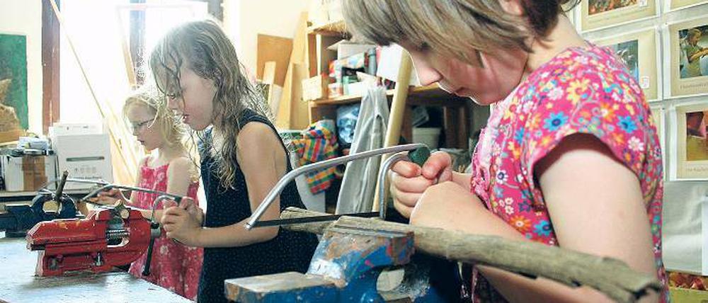 Hämmern, schrauben, sägen. Kreative Arbeit mit Wissensvermittlung bietet die Zwergenwerkstatt ab Herbst für Kita-Kinder in fünf Einrichtungen an. Die Projekte sollen, wenn die Finanzierung steht, allen Potsdamer Kitas angeboten werden. 