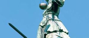 Die Justitia. Die Göttin steht für das Gerichtswesen. Doch viele Jugendliche kennen juristische Begriffe nicht. Ein neues Projekt aus Potsdam soll dem abhelfen.