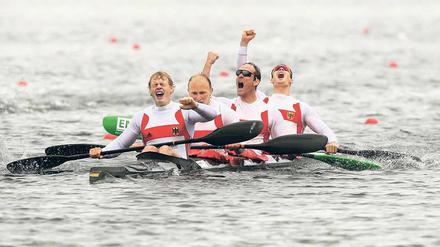 Geschafft. Marcus Groß, Norman Bröckl, Tim Wieskötter und Hendrik Bertz (v. l.) holten im Kajak-Vierer Gold auf der 1000-Meter-Distanz.