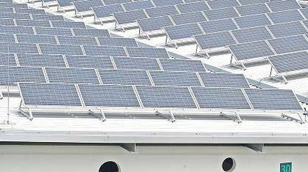 Solarpark über dem Bus-Carport auf dem ViP-Betriebshof in der Fritz-Zubeil-Straße 96. Die Solarmodule gehören zur größten Fotovoltaik-Anlage Potsdams.
