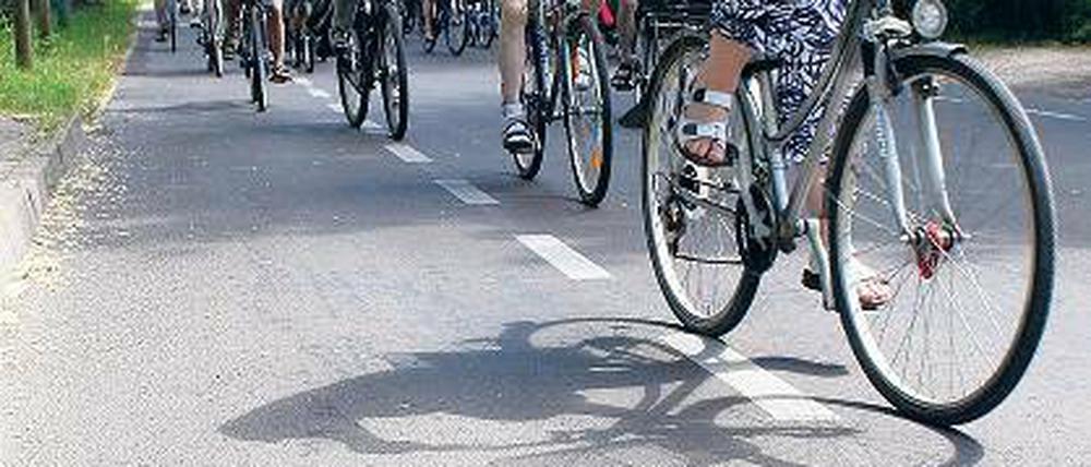 Sicher fahren. Der rund 20 000 Euro teure Radstreifen in der Forststraße.