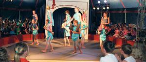 Fest für Papiersammler. Eine Sondervorstellung gab der Circus Montelino.