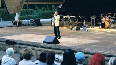 Kultur aus der Konserve. Karel Gott in Eisenhüttenstadt.