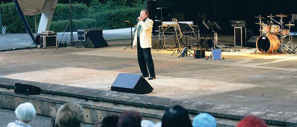 Kultur aus der Konserve. Karel Gott in Eisenhüttenstadt.