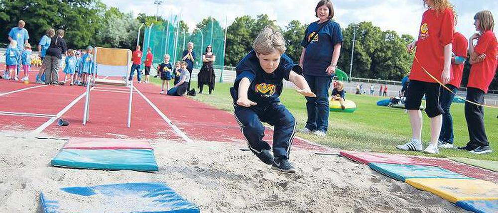 Weitsprung gehörte zu den Disziplinen beim Regenbogen-Cup.