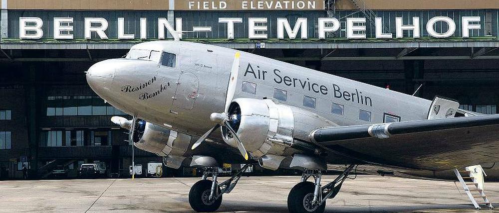 Historie. Bis Ende 2008 war die DC-3 Dakota in Tempelhof stationiert.