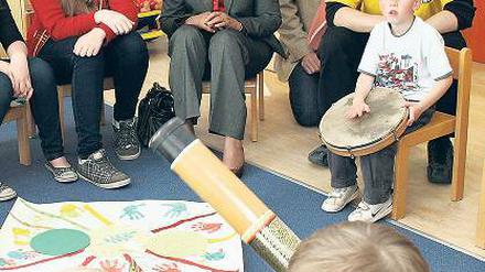 Musik für die Botschafterin: Im Kindergarten Nuthespatzen wurde die burundische Botschafterin Domitille Barancira herzlich und lebhaft besungen.