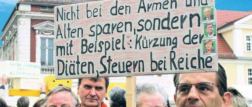 Gegen Sparen bei den Armen wurde beim Sozialgipfel-Fest demonstriert. 