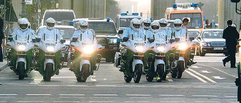 Wachsende Gemeinsamkeit. Nach der Eröffnung des BBI in Schönefeld wird nicht die brandenburgische, sondern die Berliner Polizei die komplette Absicherung und Eskorte der Staatsgäste auf dem Weg zwischen BBI und Regierungsviertel vornehmen.