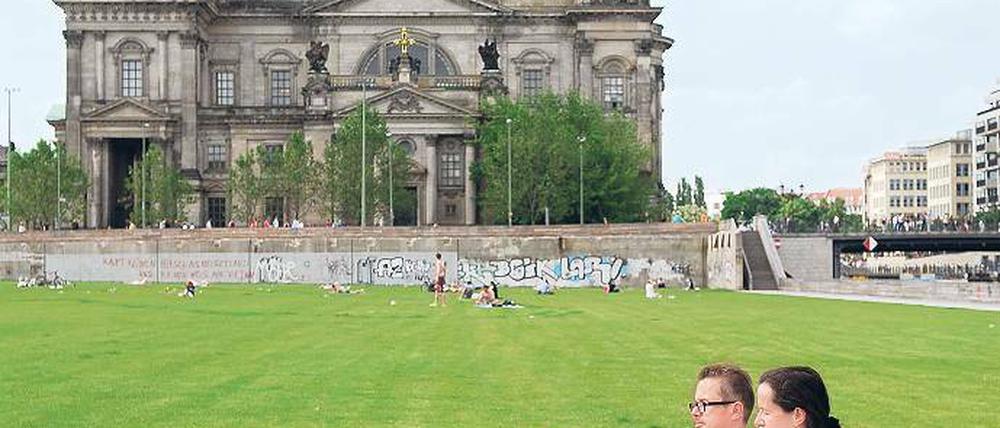 Viel Luft, wenig Schloss. Die Freifläche lädt zum Verweilen ein  wenn das Wetter mitspielt.
