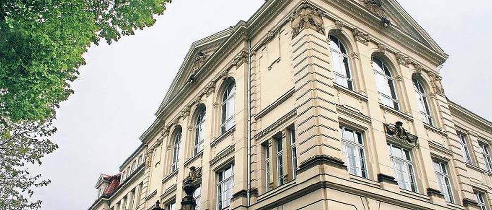 Sanierung in Gefahr? Das Einstein-Gymnasium sollte eigentlich ab 2012 saniert werden.