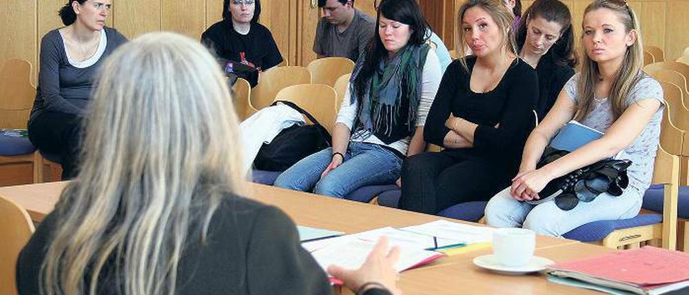 Betretene Mienen: Educon-Schüler bei der gestrigen Infoveranstaltung des Bildungsministeriums in Potsdam.