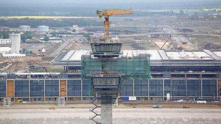 Wird schon. Beim Richtfest Anfang Mai überwog die Zuversicht, dass der neue Flughafen rechtzeitig fertig wird.