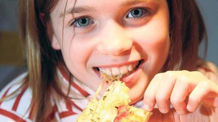 Komplex. Hunger und Sättigungsgefühl sind biologisch geregelt.