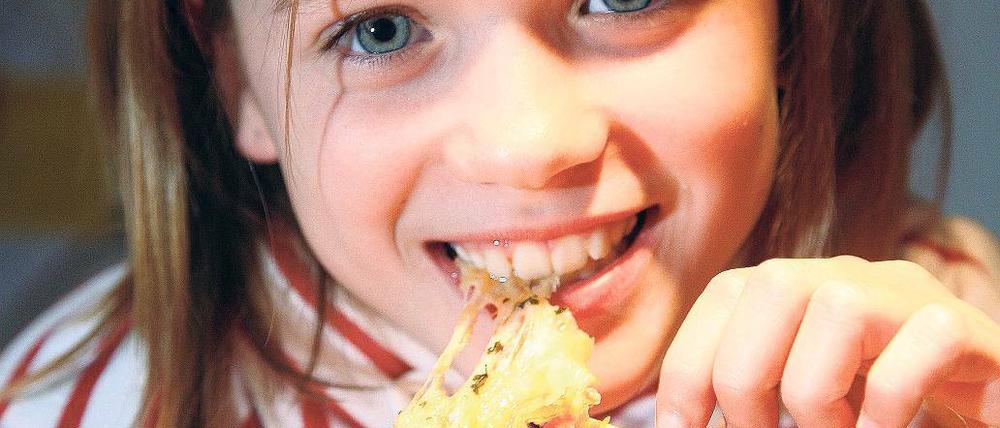 Komplex. Hunger und Sättigungsgefühl sind biologisch geregelt.