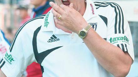 Dietmar Demuth (55) ist seit dem 7. Oktober 2007 Cheftrainer des Fußball-Regionalligisten SV Babelsberg 03, mit dem er jetzt in die 3. Liga aufsteigt.