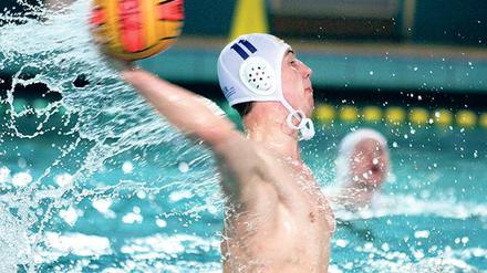 Maximale Belastung. Nationalspieler Hannes Schulz fährt nach seiner Aufnahmeprüfung fürs Sportstudium am Samstag nach Brandenburg, einen Tag später mit der Nationalmannschaft nach Hannover und von dort zu zwei Länderspielen nach Marseille.