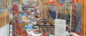 Bisher tadellos. Rund 2,5 Milliarden Euro kostet der neue Flughafen in Schönefeld (Dahme-Spreewald). Viele Firmen der Region wollen von Deutschlands derzeit größtem Infrastrukturprojekt profitieren. Bislang blieb der Bau von Korruptionsskandalen verschont.