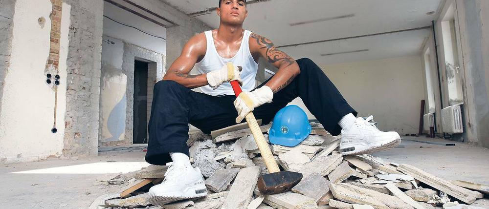 WM-Traum kaputt? Fußballprofi Kevin Prince Boateng gibt gerne den Kraftmeier. Mitunter braucht er einen Vorschlaghammer, um seine Energien loszuwerden.