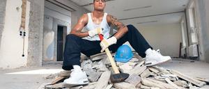 WM-Traum kaputt? Fußballprofi Kevin Prince Boateng gibt gerne den Kraftmeier. Mitunter braucht er einen Vorschlaghammer, um seine Energien loszuwerden.