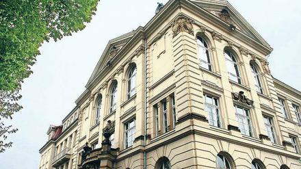 Schöne Hülle. Das Einstein-Gymnasium soll ab 2012 saniert werden, gemeinsam mit Humboldt- und Goethe-Schule.