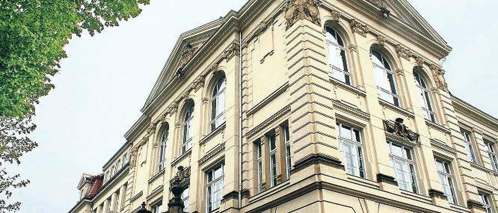 Schöne Hülle. Das Einstein-Gymnasium soll ab 2012 saniert werden, gemeinsam mit Humboldt- und Goethe-Schule.