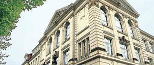 Schöne Hülle. Das Einstein-Gymnasium soll ab 2012 saniert werden, gemeinsam mit Humboldt- und Goethe-Schule.