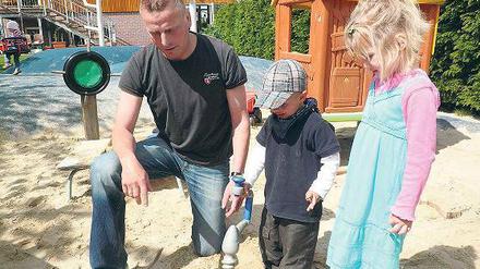 Beruflicher Neustart. Heiko Krüger steht kurz vor dem Abschluss seiner Umschulung zum Kita-Erzieher. Der 43-jährige Spremberger ist gelernter Dachdecker, kann wegen eines Sportunfalls nicht mehr als Handwerker arbeiten.