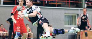 Unzufrieden mit dem Spielausgang. Stephan Mellack verlor am Samstag mit dem 1. VfL Potsdam beim VfL Edewecht mit 30:35 und warf dabei neun Tore.