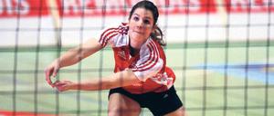 Von der Halle auf den Sand. Chantal Laboureur vom SC Potsdam wechselt nach dem letzten Erstliga-Spiel ihres Vereins zum Beachen, wo sie als junge Nationalspielerin ihre Zukunft sieht. Ob sie weiter in der Bundesliga antritt, ist noch offen.