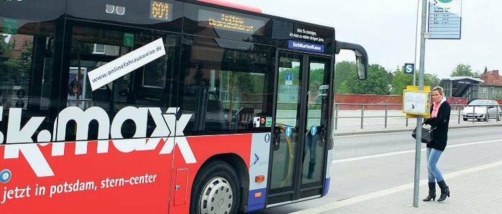 Anschluss garantiert. Auch am S-Bahnhof Teltow sollen die Linien mit dem neuen Buskonzept TKS 2010 optimal verknüpft werden. Im Moment ist jedoch fraglich, ob der Kreistag Potsdam-Mittelmark der Finanzierung zustimmt.